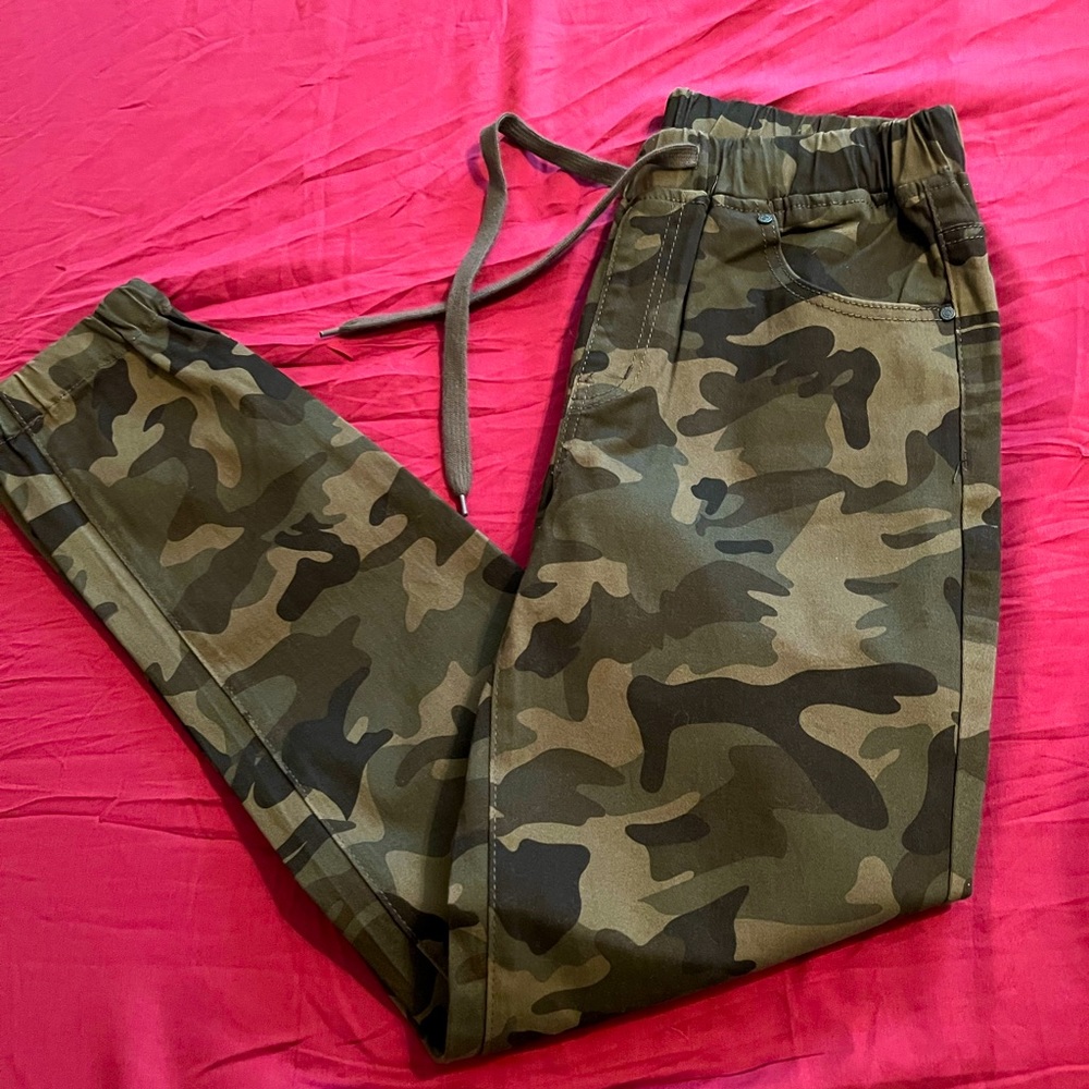 Camo skinny jeans